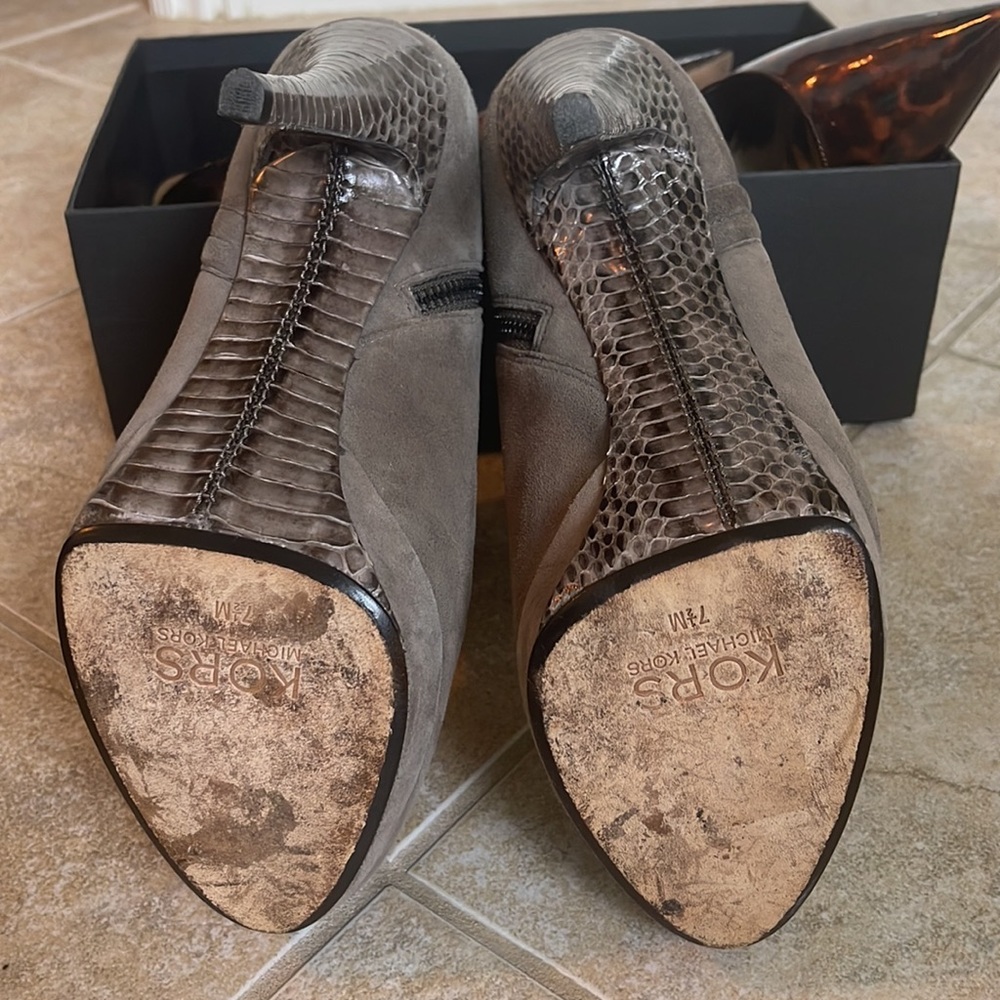 Michael Kors platform suede bootie - Picture 3 of 3